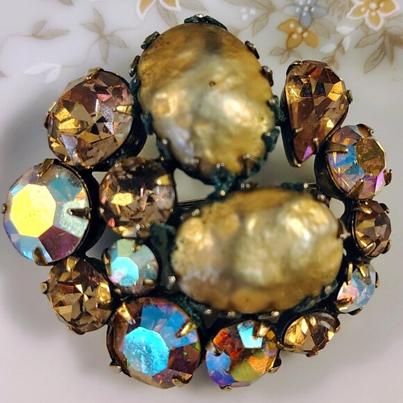 Vtg Stunning REGENCY Doomed Faux Baroque Pearl & Rainbow Rhinestone Brooch - Picture 2 of 6